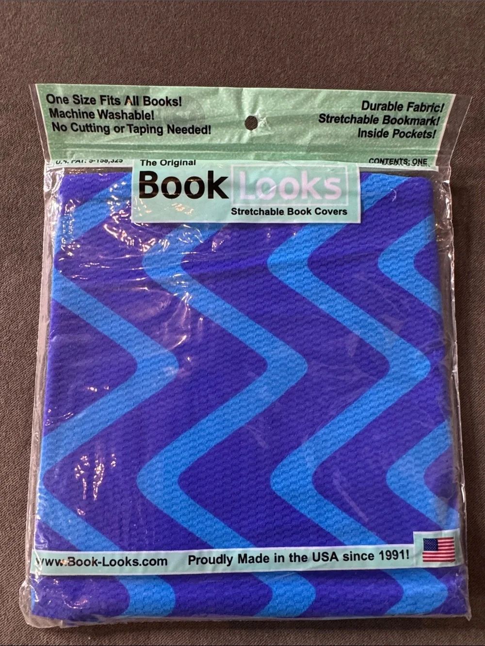 BookLooks Vintage Stretchable Book Cover ZigZag Blues One Size USA Made NOS